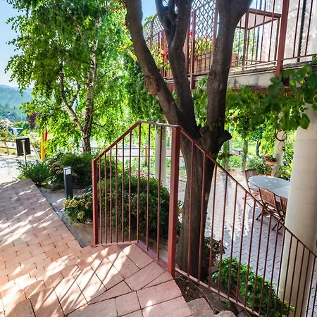 Il Cortile Casa di campagna Diano dʼAlba