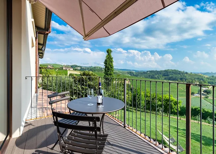 Il Cortile Kır Evi Diano dʼAlba