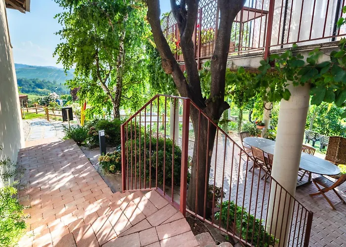 Il Cortile Kır Evi Diano dʼAlba